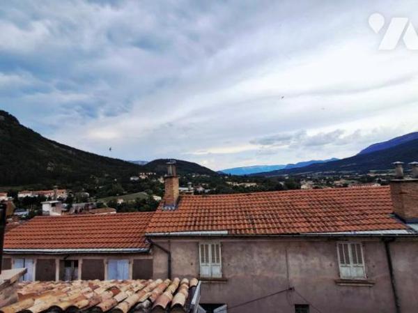 maison de village T3 de 70 m2 sur 4 niveaux exposé sud