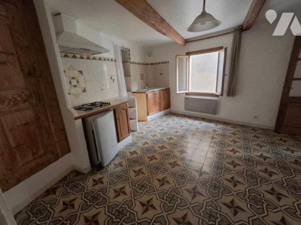 maison de village T3 de 70 m2 sur 4 niveaux exposé sud