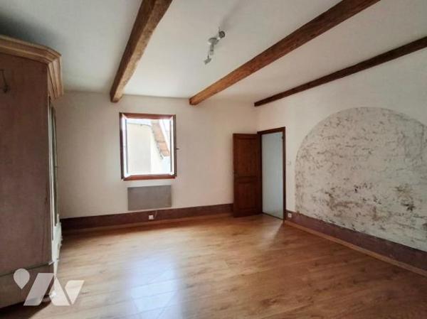 maison de village T3 de 70 m2 sur 4 niveaux exposé sud