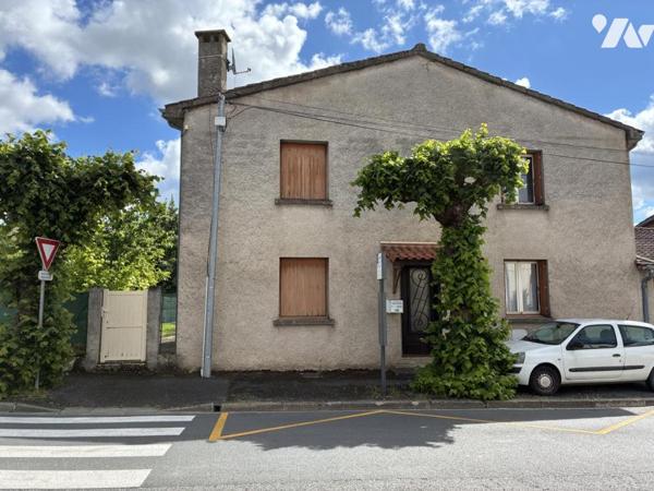 Maison d'habitation avec terrasse et  jardinet attenant