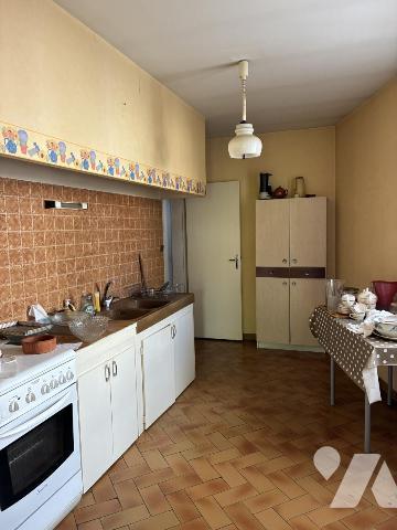 Maison d'habitation avec terrasse et  jardinet attenant