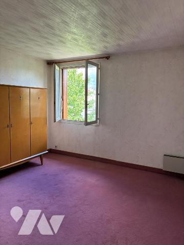 Maison d'habitation avec terrasse et  jardinet attenant