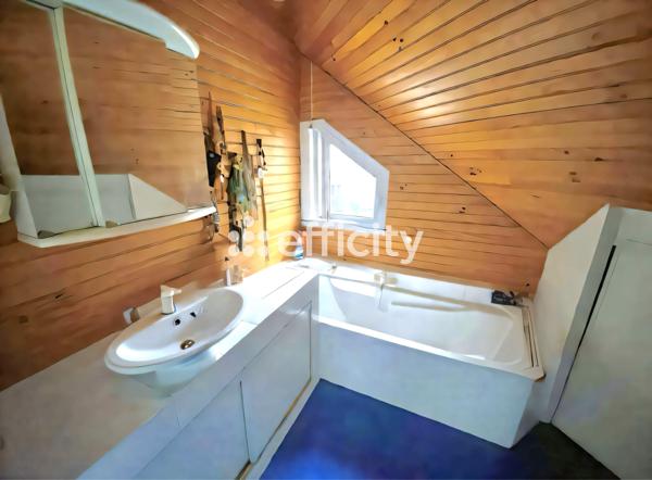 Maison 7 pièces - 236 m²