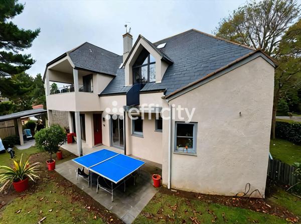 Maison 7 pièces - 236 m²