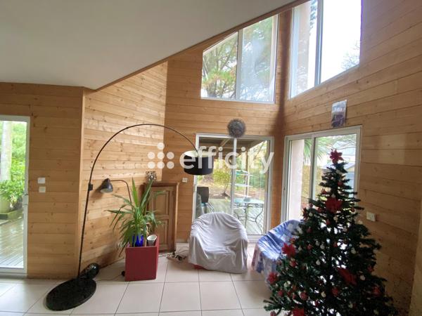 Maison 7 pièces - 236 m²