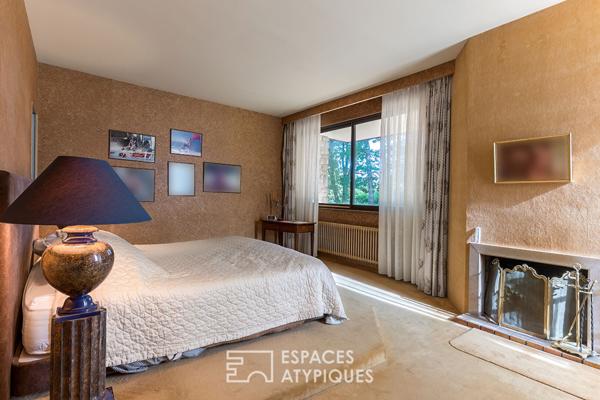 Villa d’architecte moderniste au coeur d’un parc, à Montélier