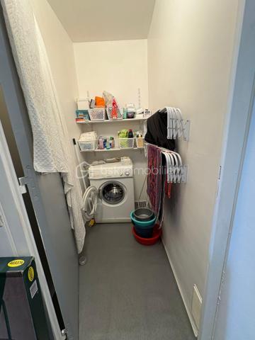 ✨ ROANNE CENTRE-VILLE – APPARTEMENT 66 M² ENTIÈREMENT RÉNOVÉ

À découvrir sans tarder !

Situé en plein cœur du centre-ville de Roanne, à proximité immédiate de toutes les commodités, cet agréable appartement de 66 m² offre un cadre de vie idéal, alliant confort, modernité et praticité.
Installé au 6ᵉ et dernier étage d’une copropriété parfaitement entretenue, l’appartement a été entièrement repris à neuf avec soin. Aucun travaux n’est à prévoir : vous n’avez plus qu’à poser vos valises !
Vous serez séduit par sa belle cuisine entièrement équipée, pensée pour être à la fois fonctionnelle et conviviale.

Les + :
● 66 m² habitables
● Deux chambres, buanderie, dressing, wc séparés
● 6ᵉ et dernier étage
● Appartement entièrement rénové très lumineux
● Aucun travaux à prévoir
● Belle cuisine équipée ouverte
● Copropriété en parfait état
● Parking situé au pied de la résidence
● Toutes les commodités accessibles à pied
● Idéal pour un jeune couple, un premier achat ou un investissement

Un appartement clé en main, idéalement situé, qui combine la tranquillité d’une résidence bien entretenue avec la proximité immédiate des commerces, services et transports du centre-ville.
Une visite s’impose avec Pascal MORIN 060943444 pour apprécier pleinement la qualité de ce bien !
Rare sur le secteur, ce bien n’attendra pas longtemps.