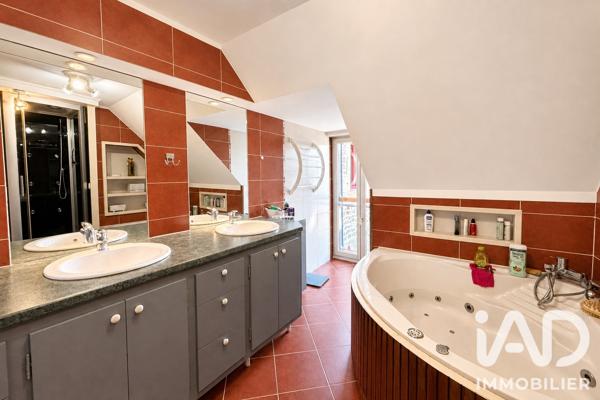 Maison à vendre 7 pièces 209,6 m² Châteaugiron