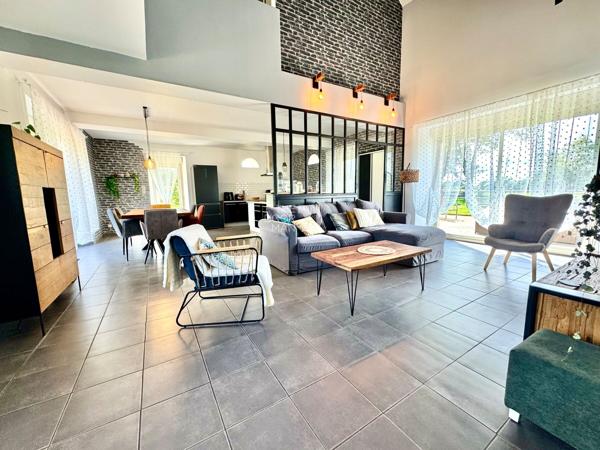 Maison - À vendre - 194 m² - MONTSURS-SAINT-CENERE | The Door Man