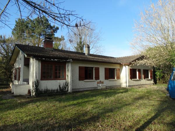 Preignac (33210) Vaste maison de plain pied avec jardin et dépendance.