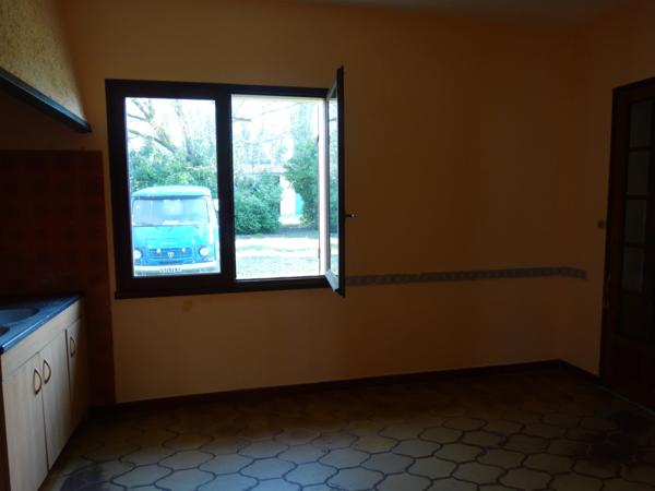 Preignac (33210) Vaste maison de plain pied avec jardin et dépendance.