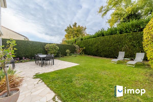 Belle maison avec extérieur