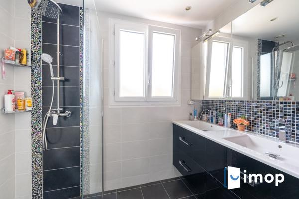 Belle maison avec extérieur