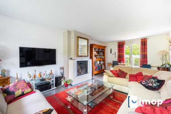 Belle maison avec extérieur