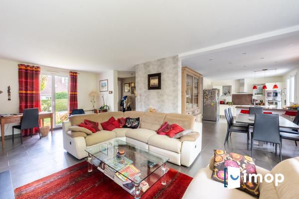 Belle maison avec extérieur