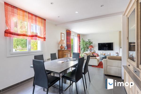 Belle maison avec extérieur