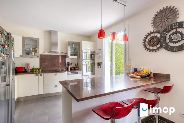 Belle maison avec extérieur