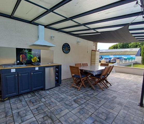 Maison  5 pièce(s)  4 chambre(s)  168 m²