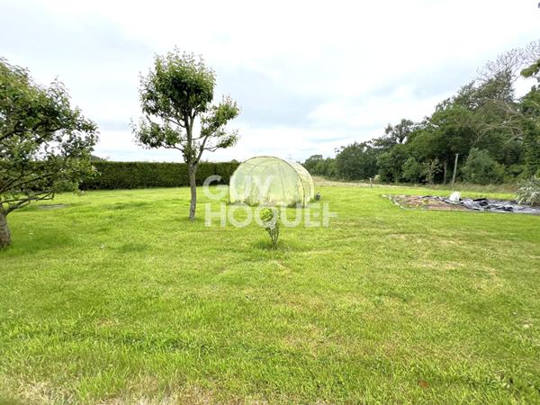 A Vendre, ancien Corps de Ferme avec dépendances et petit pré au Sud de BAYEUX (14240).