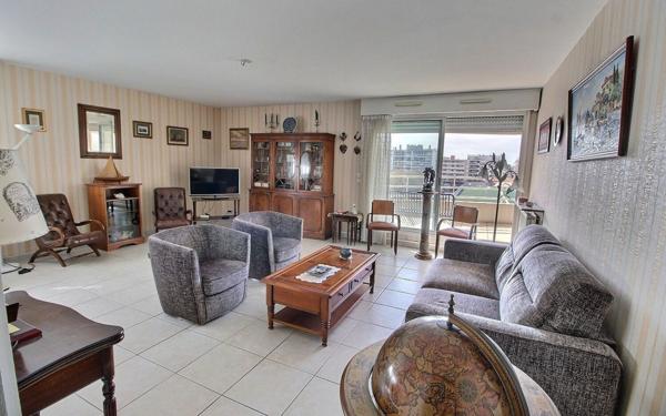 Appartement à vendre    3 pièces • 93,64 m2 Marseille 8