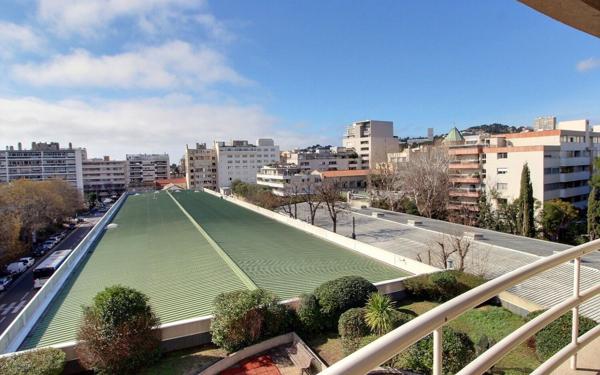 Appartement à vendre    3 pièces • 93,64 m2 Marseille 8