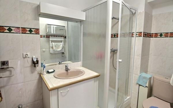 Appartement à vendre    3 pièces • 93,64 m2 Marseille 8