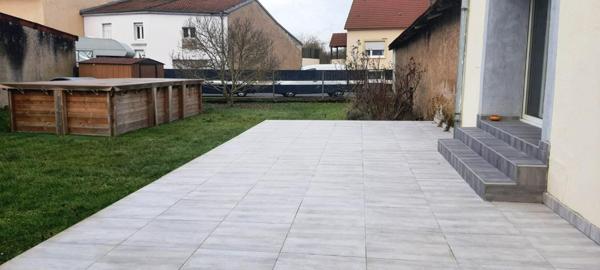 Appartement avec terrain, terrasse, cave, 2 places de stationnement, dépendance et piscine