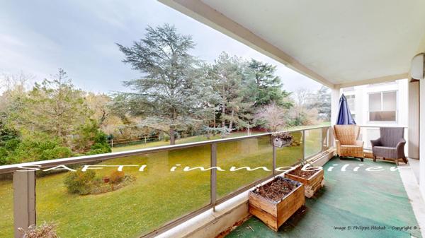 Grand appartement 109m2 – 3/4 Chambres – cave – box privé 2 voitures - Résidence privée.