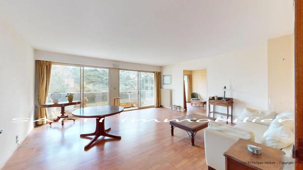 Grand appartement 109m2 – 3/4 Chambres – cave – box privé 2 voitures - Résidence privée.