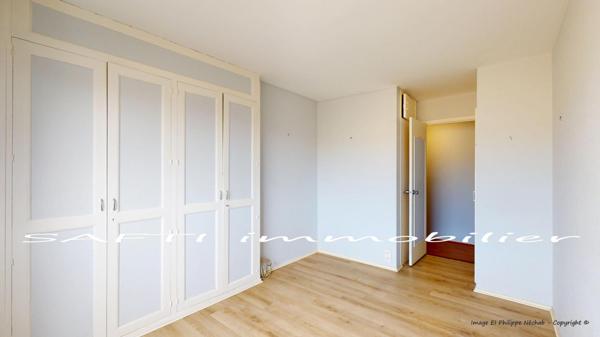 Grand appartement 109m2 – 3/4 Chambres – cave – box privé 2 voitures - Résidence privée.