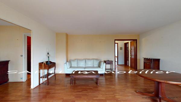 Grand appartement 109m2 – 3/4 Chambres – cave – box privé 2 voitures - Résidence privée.