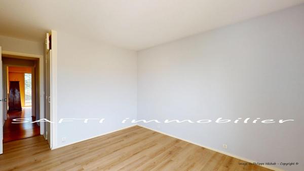 Grand appartement 109m2 – 3/4 Chambres – cave – box privé 2 voitures - Résidence privée.