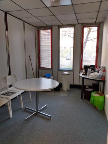 Dpt Isère (38), à louer bureaux  59 m² à MEYLAN