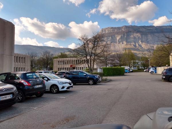 Dpt Isère (38), à louer bureaux  59 m² à MEYLAN