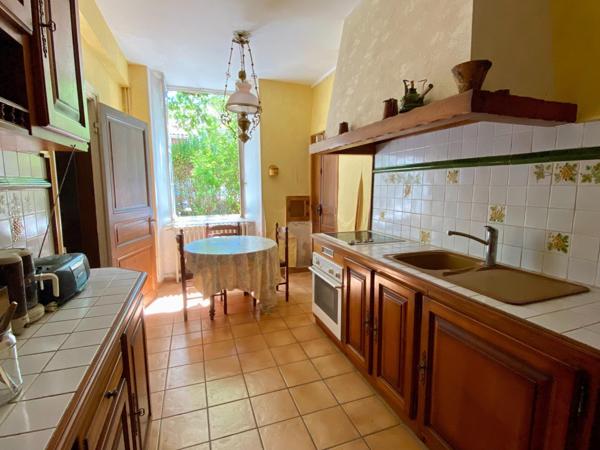 maison familiale avec grand terrain, garage et dépendance