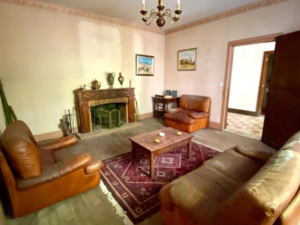 maison familiale avec grand terrain, garage et dépendance