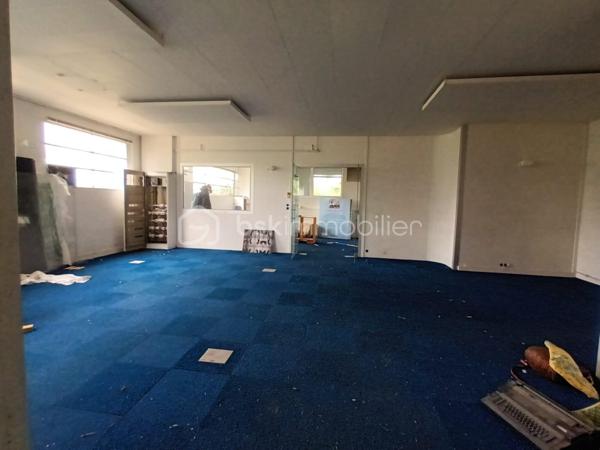 Local de stockage de 1 600 m²