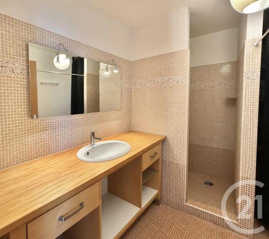 Appartement T4 à vendre  4 pièces - 133,22 m 2   MARTIGUES  - 13