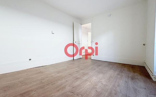 Appartement à vendre    3 pièces • 44 m2 Paris 10