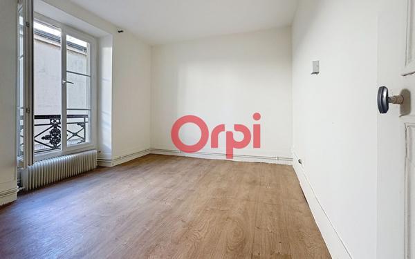 Appartement à vendre    3 pièces • 44 m2 Paris 10