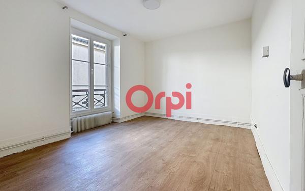 Appartement à vendre    3 pièces • 44 m2 Paris 10