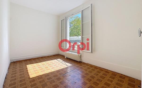 Appartement à vendre    3 pièces • 44 m2 Paris 10