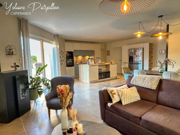 Maison à vendre de plain-pied avec 3 chs + 1 bureau, 594 m² de terrain - MONTAIGU VENDEE (85)