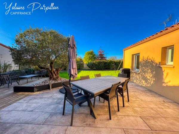 Maison à vendre de plain-pied avec 3 chs + 1 bureau, 594 m² de terrain - MONTAIGU VENDEE (85)