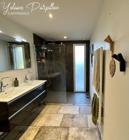 Maison à vendre de plain-pied avec 3 chs + 1 bureau, 594 m² de terrain - MONTAIGU VENDEE (85)