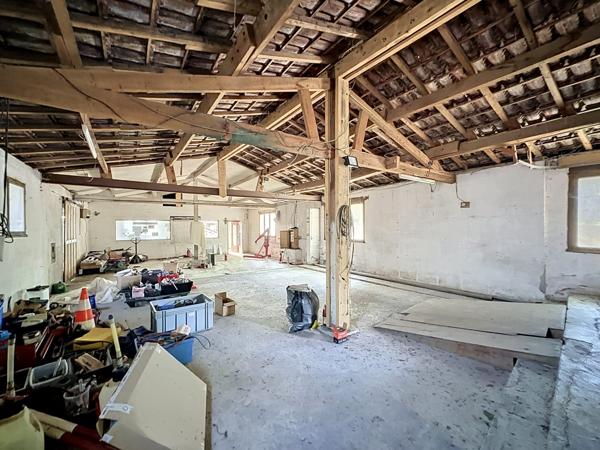 Grand local commercial avec bureaux