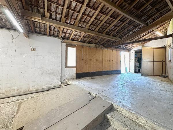 Grand local commercial avec bureaux