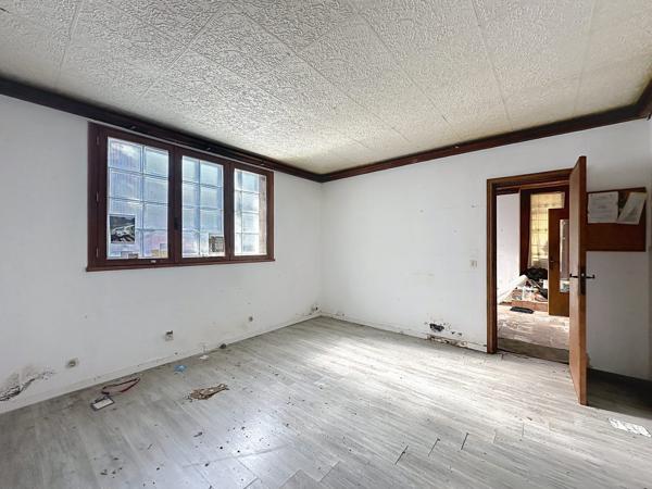 Grand local commercial avec bureaux