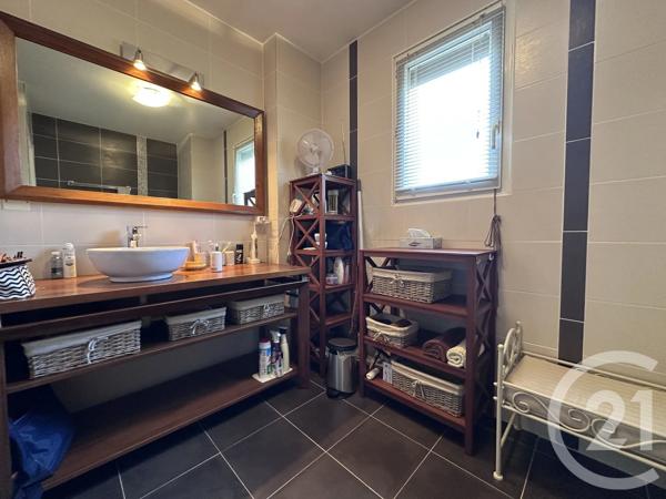 Maison à vendre  4 pièces - 80 m 2   COGOLIN  - 83