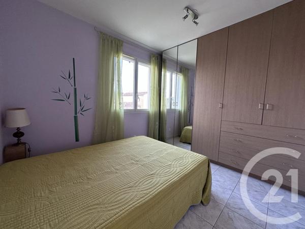 Maison à vendre  4 pièces - 80 m 2   COGOLIN  - 83